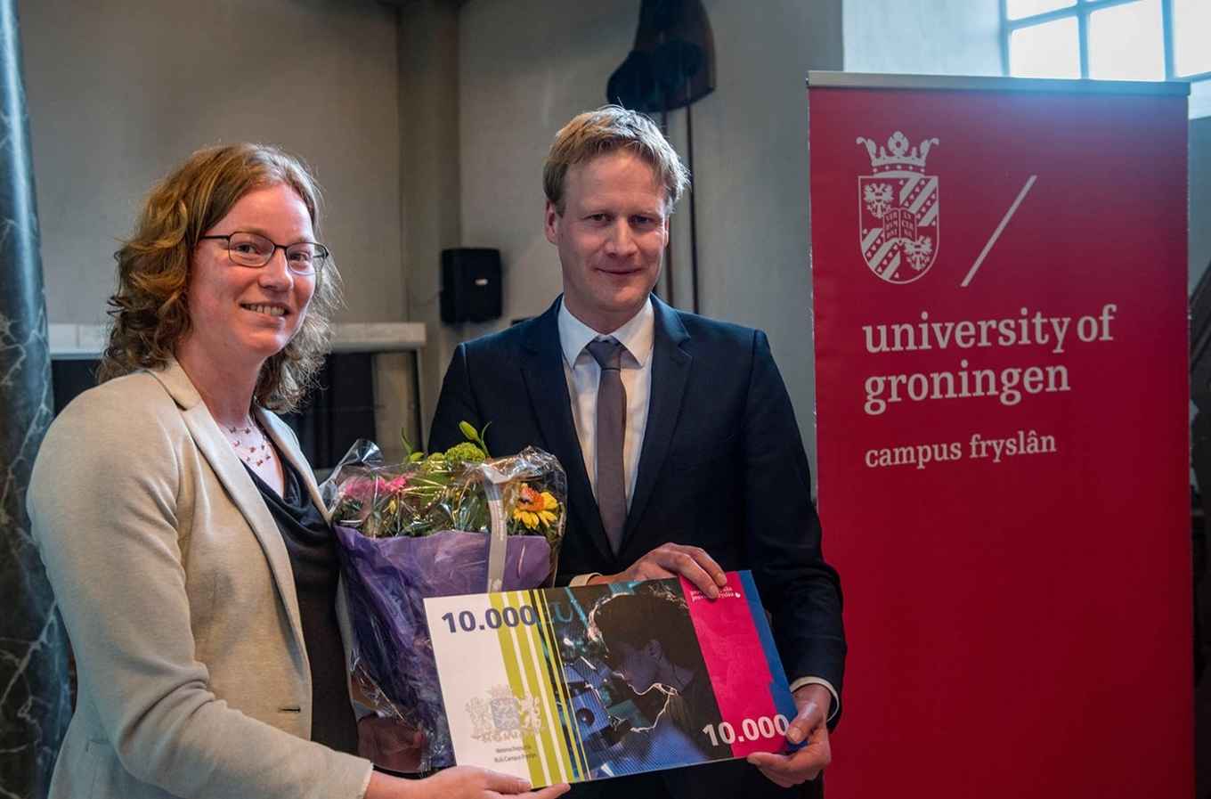 Evelyn Bosma wint de eerste Wetenschapsprijs Campus Fryslân